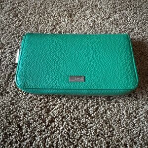 Kelly Green Textured Wallet